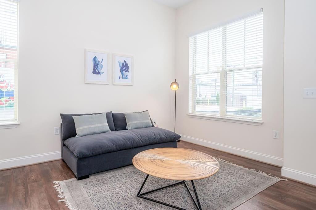 Laid Back 1Br W Comfy Living Room And Bar Charlotte Buitenkant foto